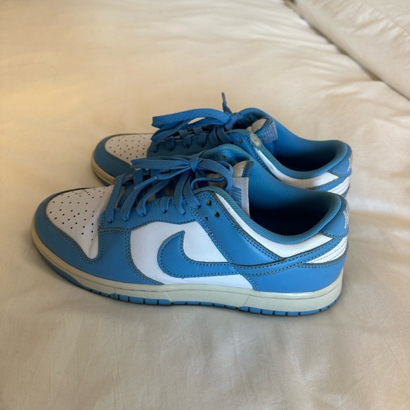 Nike Dunks Low UNC - Picture 2 of 5